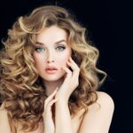 Comment prendre soin des cheveux bouclés